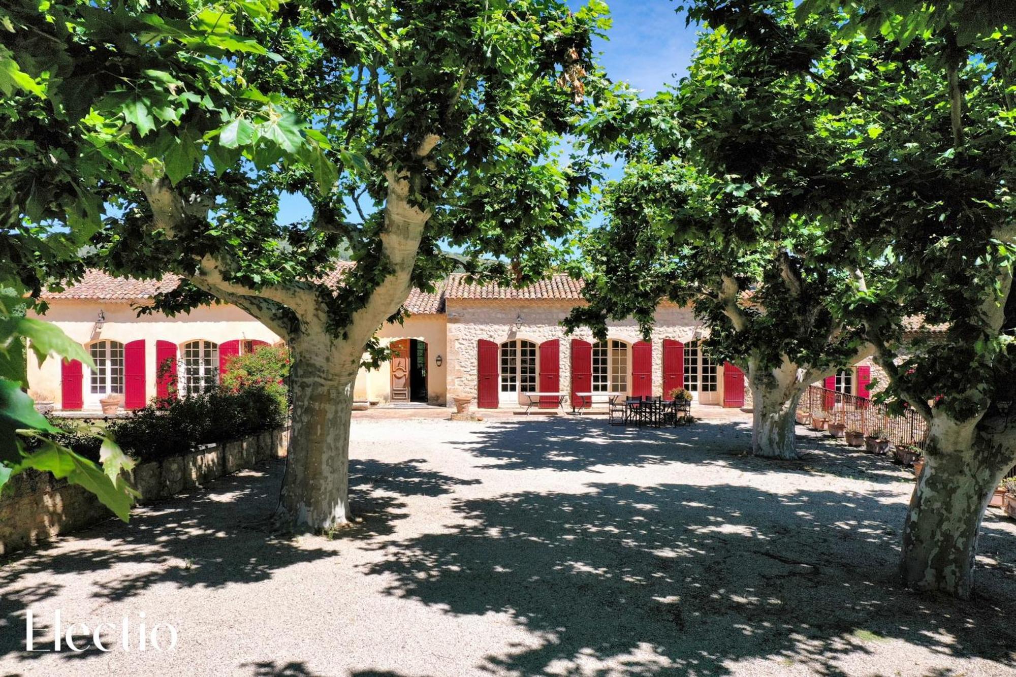 Bastide Domaine Tour Campanets Aparthotel Le Puy Sainte Reparade Bagian luar foto