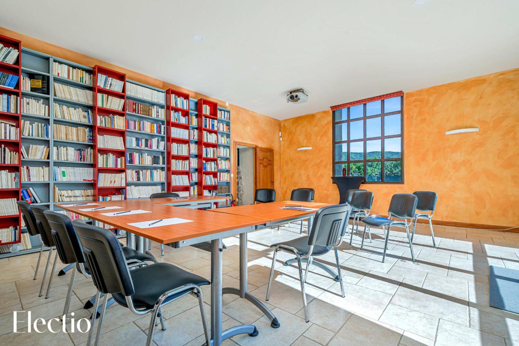 Bastide Domaine Tour Campanets Aparthotel Le Puy Sainte Reparade Bagian luar foto