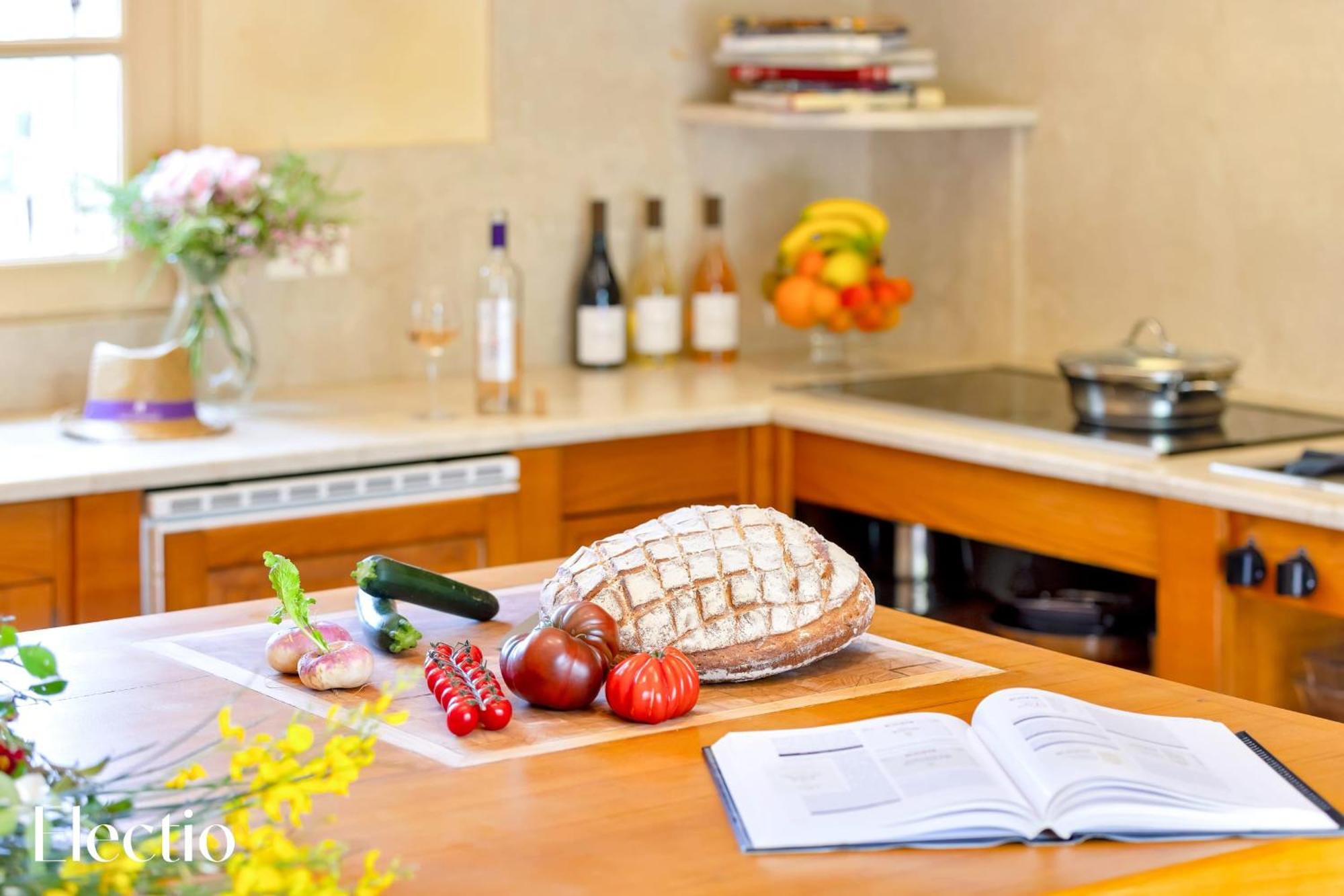 Bastide Domaine Tour Campanets Aparthotel Le Puy Sainte Reparade Bagian luar foto