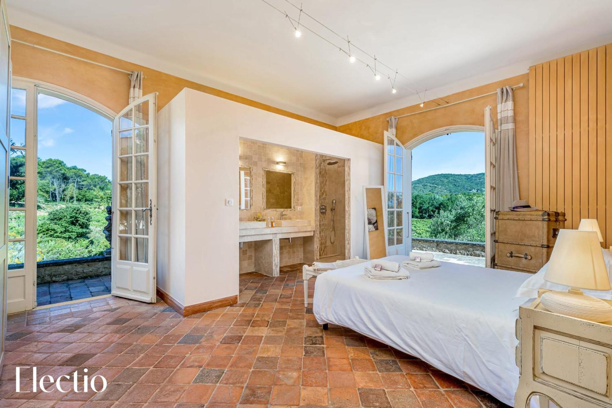 Bastide Domaine Tour Campanets Aparthotel Le Puy Sainte Reparade Bagian luar foto