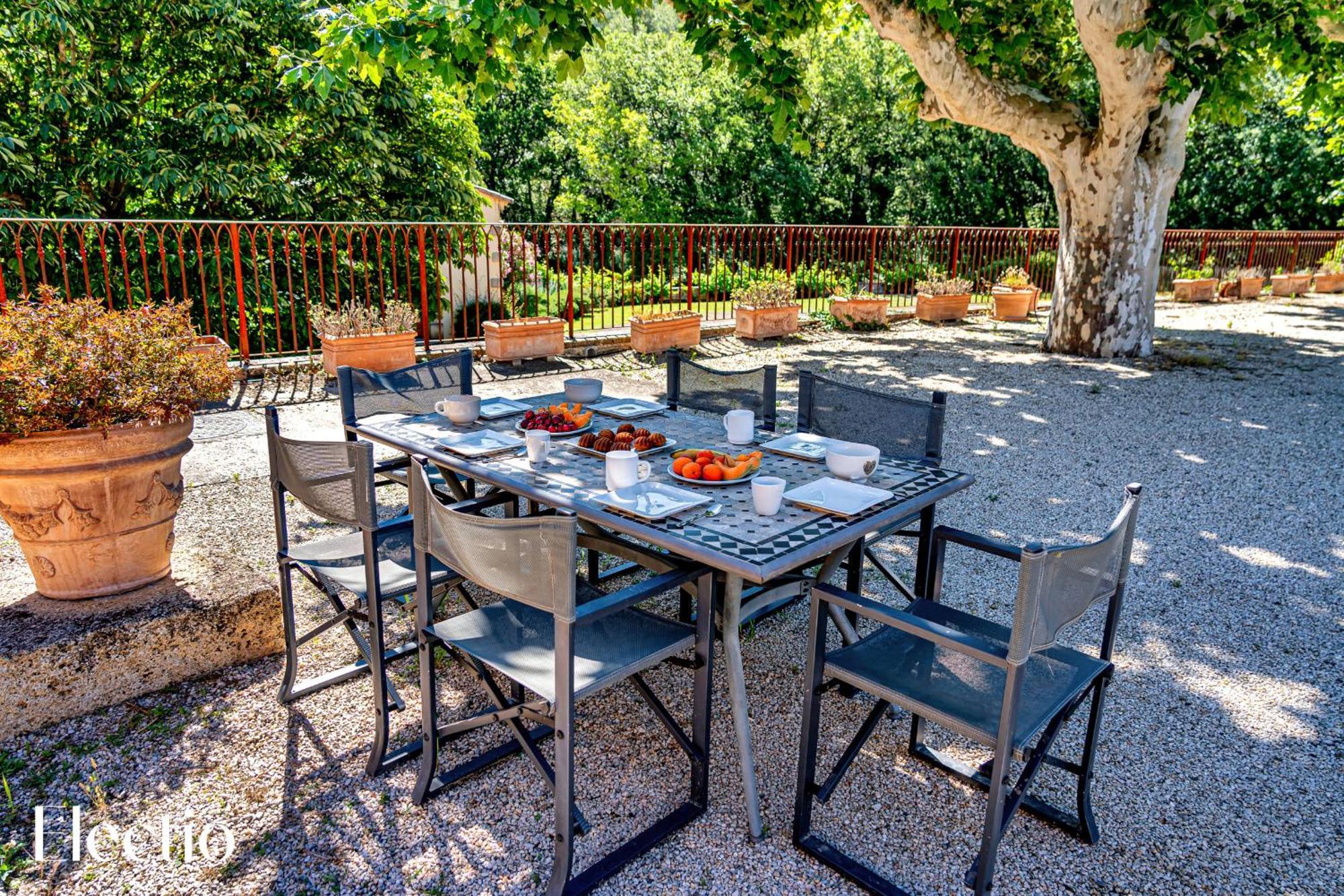 Bastide Domaine Tour Campanets Aparthotel Le Puy Sainte Reparade Bagian luar foto