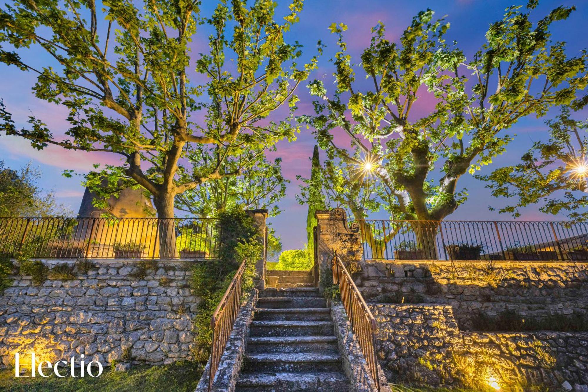 Bastide Domaine Tour Campanets Aparthotel Le Puy Sainte Reparade Bagian luar foto