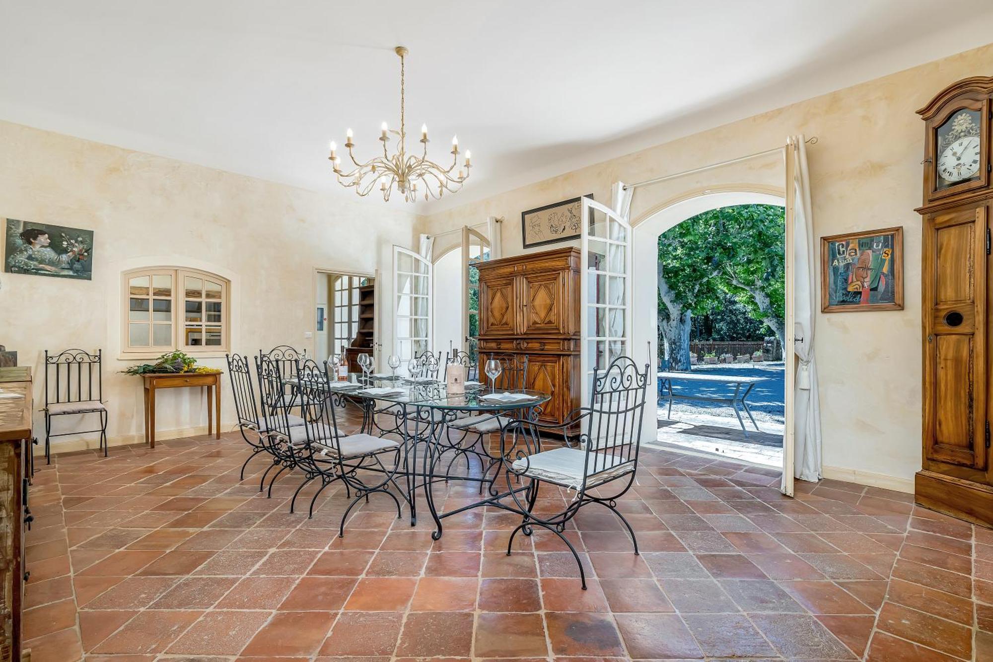Bastide Domaine Tour Campanets Aparthotel Le Puy Sainte Reparade Bagian luar foto